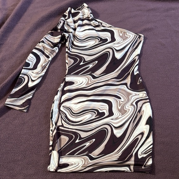 One-Shoulder Swirl Pattern Dress - Picture 2 of 2